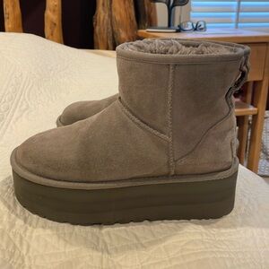 Platform UGGs!